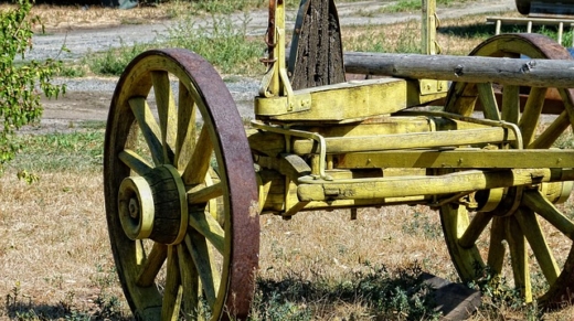 this image shows a wheel and axle simple machines